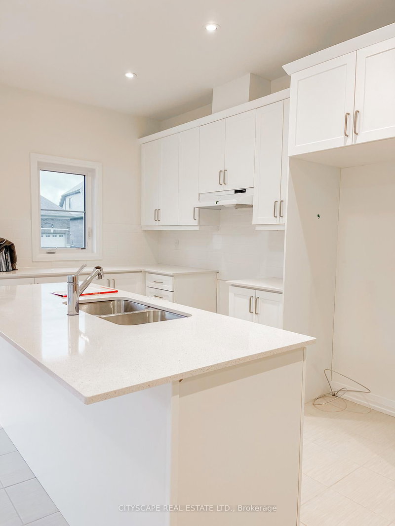 54 Holtby Crt, Scugog, L9L 0B4 | Image 3