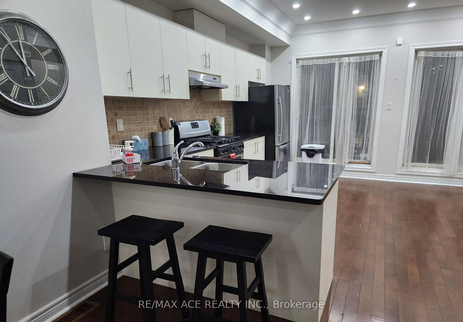 Listing Image 7
