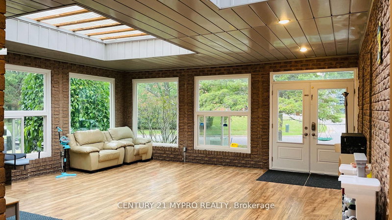 Main - 575 Lombardy Ave, Oshawa, L1J 8H5 | Image 3