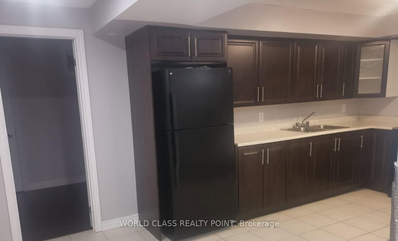 Bsmt - 3 Hesham Dr, Whitby, L1M 2J9 | Image 2