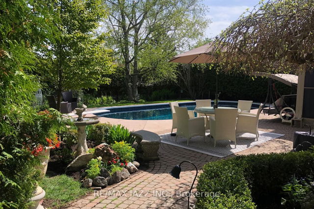 23 Sunicrest Boulevard