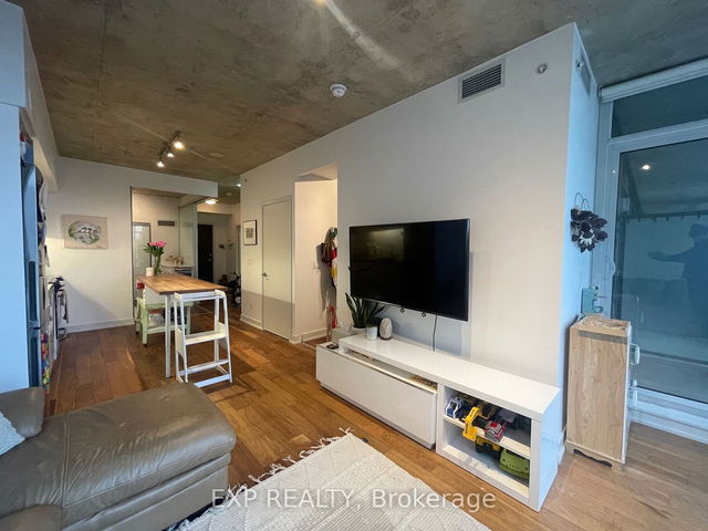 511 - 1190 Dundas Street