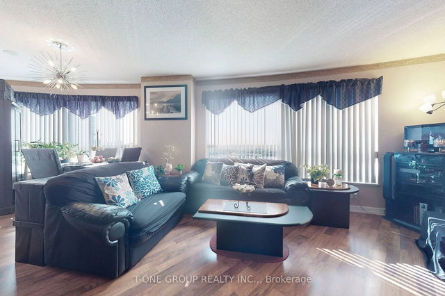 2311 - 36 LEE CENTRE Drive