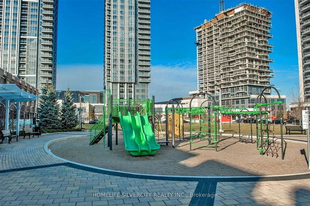 1018 - 275 Village Green Square