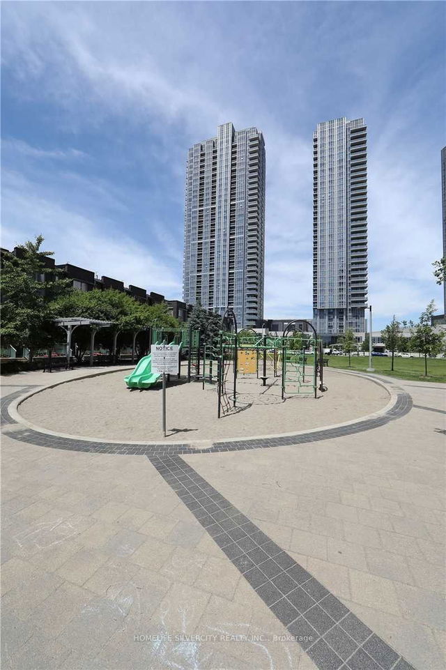 1018 - 275 Village Green Square