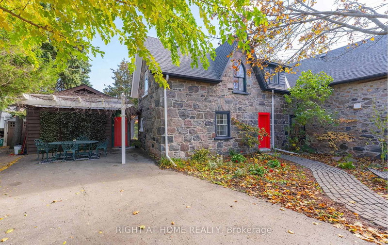 2319 Wildwood Cres, Pickering, L1X 2N1 | Image 2