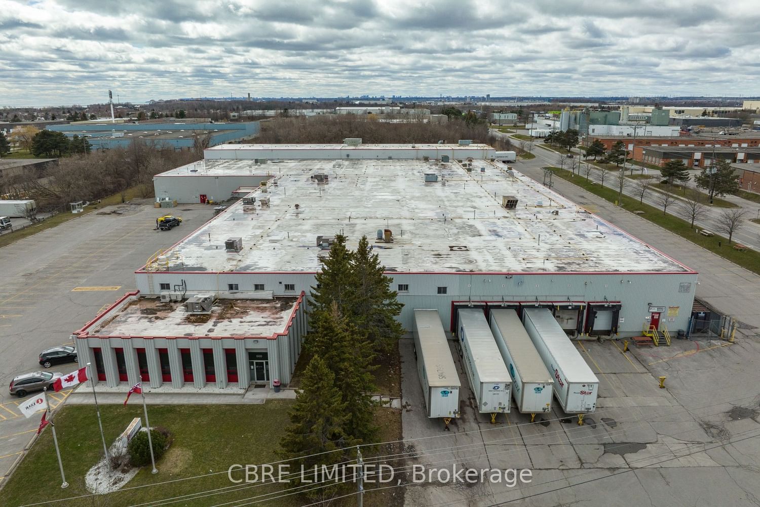 Building at 660 Monarch Avenue, Ajax, South West