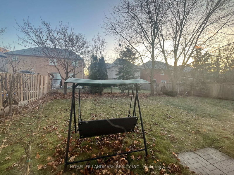 181 Norland Circ, Oshawa, L1L 0A6 | Image 2