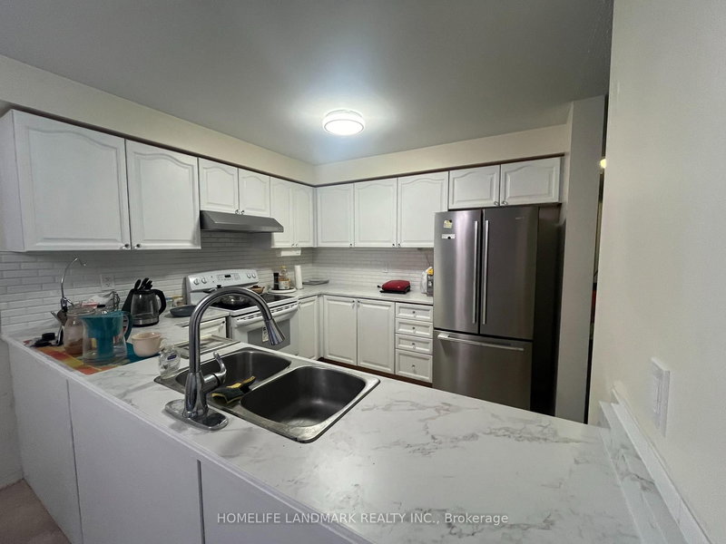 181 Norland Circ, Oshawa, L1L 0A6 | Image 3