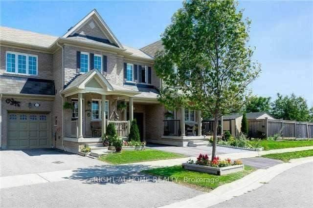 home for lease on 92 Todhunter Crescent
