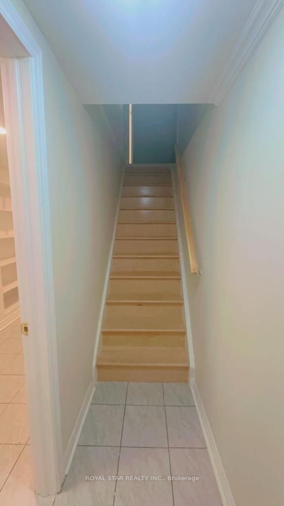 home for lease on 114 Rotherglen Road N