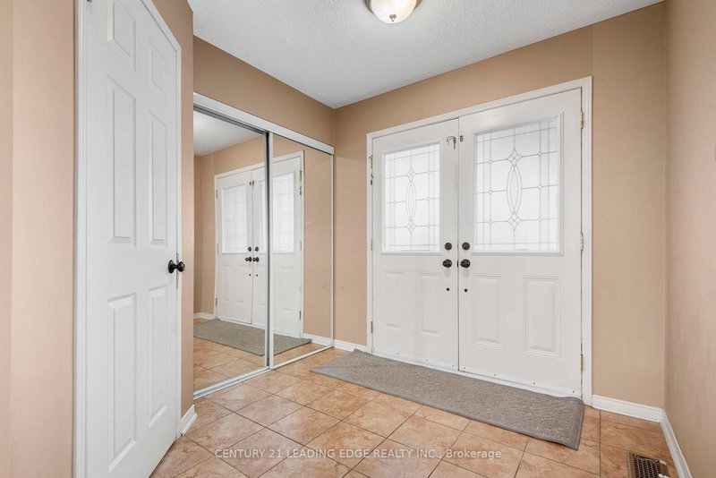 4 Oceanpearl Cres, Whitby, L1N 8Y5 | Image 2