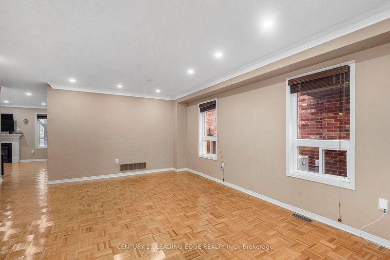 4 Oceanpearl Cres, Whitby, L1N 8Y5 | Image 3