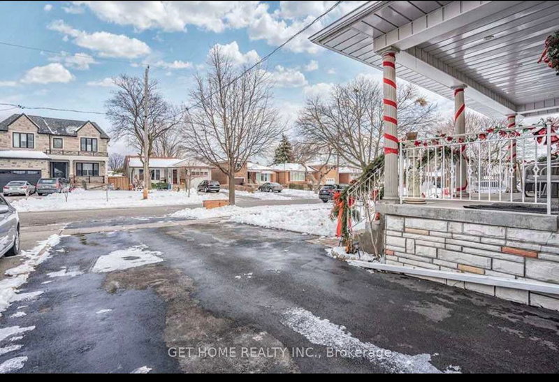 70 Moraine Hill Dr, Toronto, M1T 2A2 | Image 2