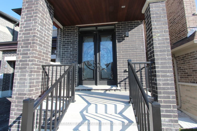 2105 Coppermine St, Oshawa, L1H 8L7 | Image 2