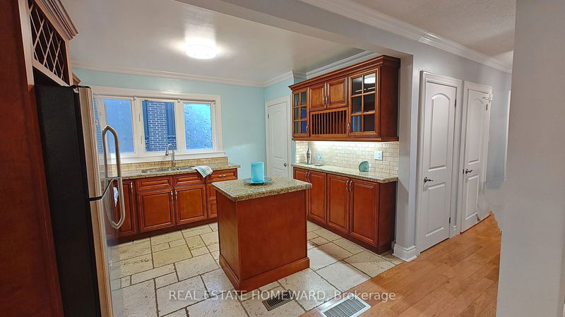 home for lease on Main Fl-6 Thatcher Avenue