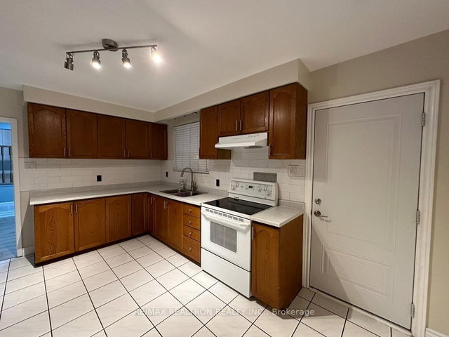 Main - 89 Dolly Varden Boulevard