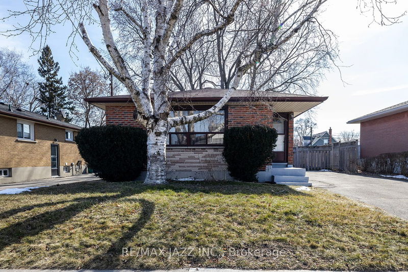 home for lease on 611 Athol Street E