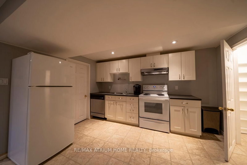 445 Harcourt Dr, Oshawa, L1H 6V8 | Image 3