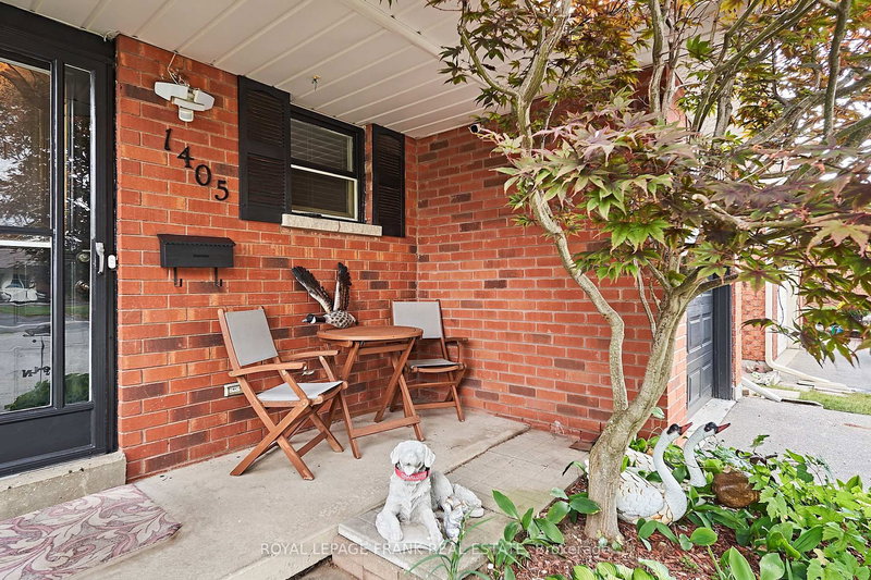 1405 Manitou Dr, Oshawa, L1G 7R2 | Image 3