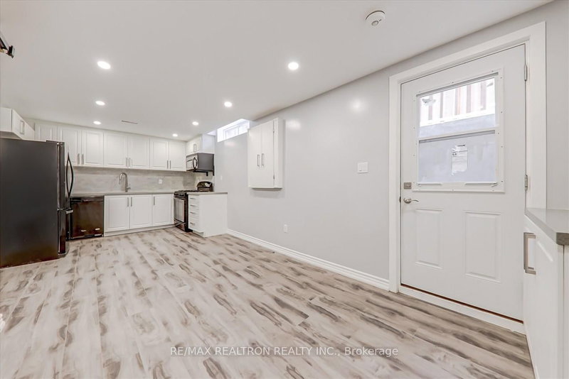 BSMT - 635 BECKWORTH Sq, Pickering, L1V 3X3 | Image 3