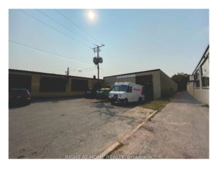 15 Curity Ave, Toronto, M4B 1X4 | Image 2