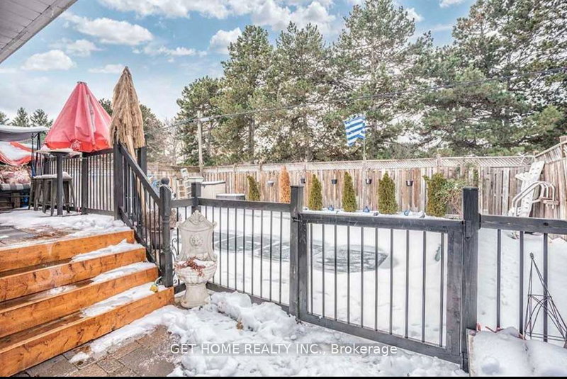 70 Moraine Hill Dr, Toronto, M1T 2A2 | Image 3