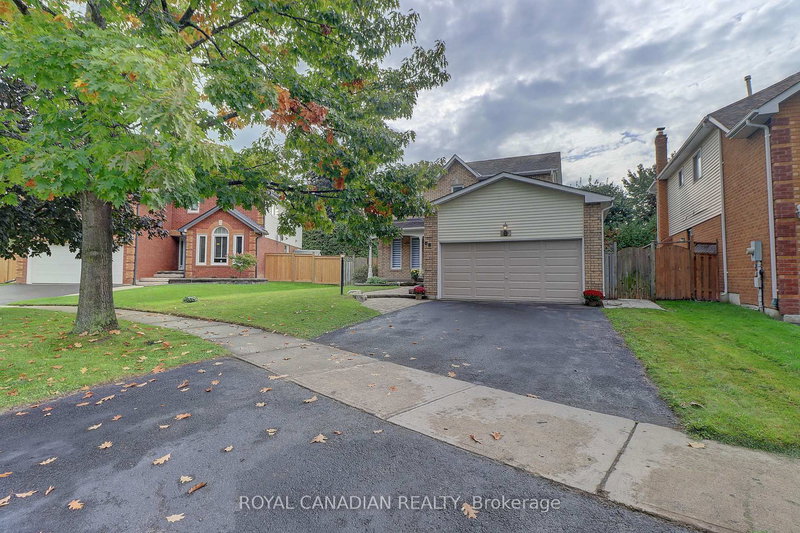 40 Doncaster Cres, Clarington, L1B 1E7 | Image 3
