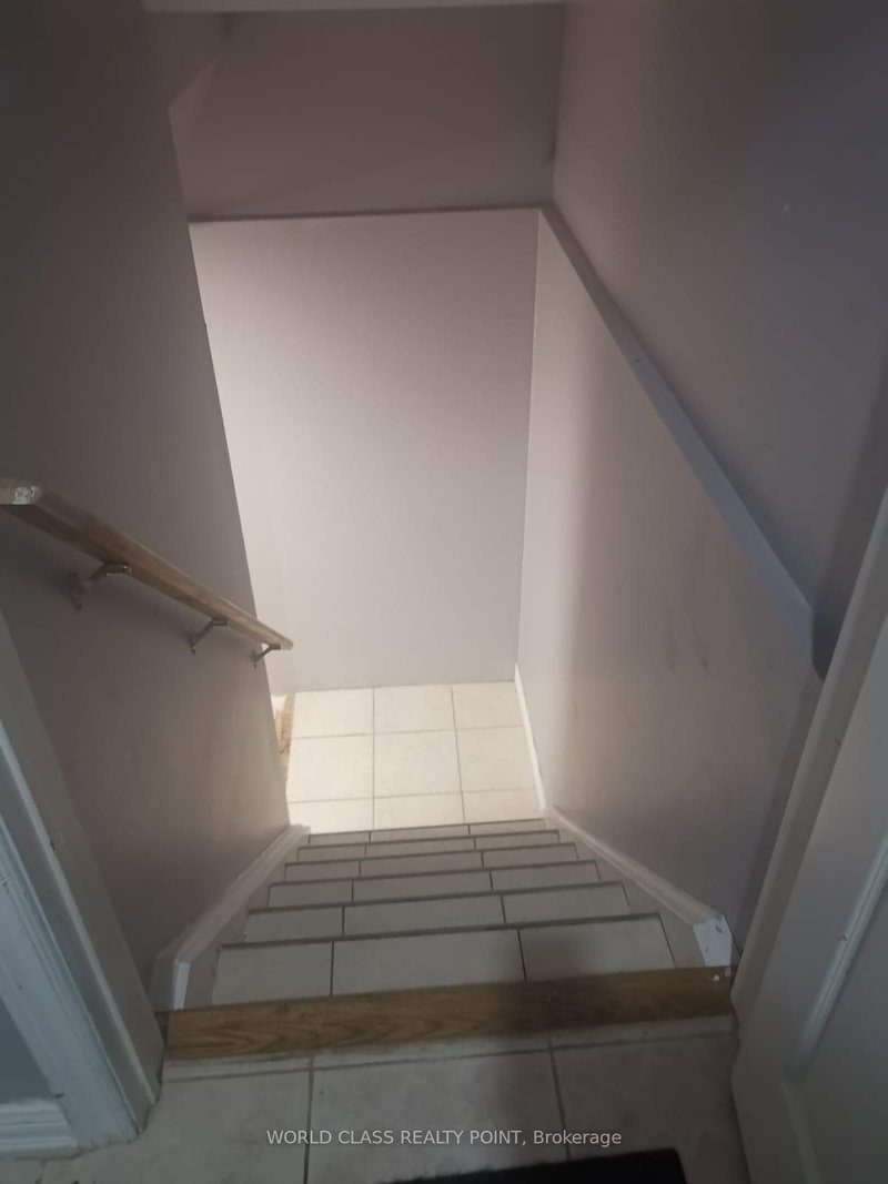 Bsmt - 3 Hesham Dr, Whitby, L1M 2J9 | Image 3