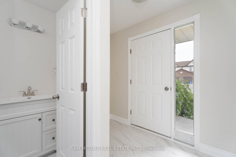 9 Birchfield Dr, Clarington, L1E 1Y2 | Image 2