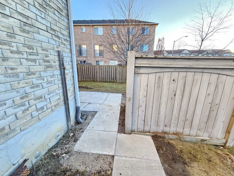 21 Wilkes Cres E, Toronto, M1L 0B3 | Image 2