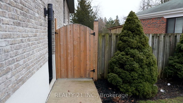 85 Adanac Dr Drive