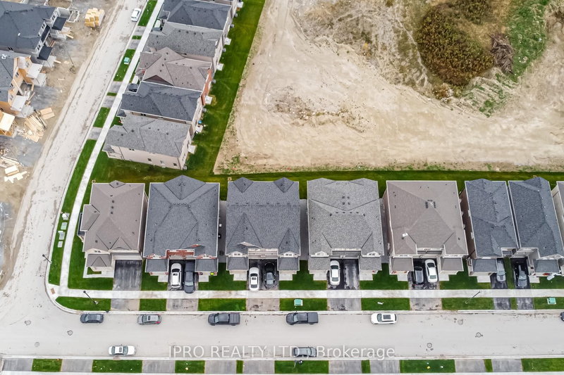 1113 Skyridge Blvd, Pickering, L1X 2R2 | Image 3