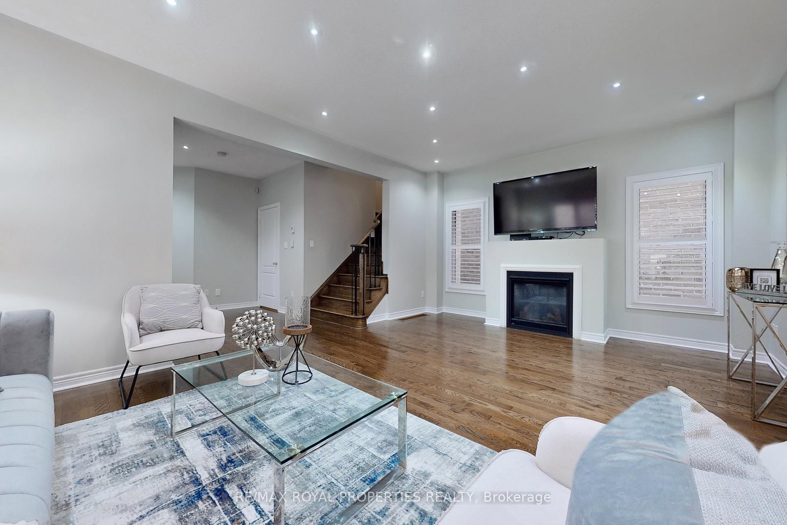 Listing Image 7