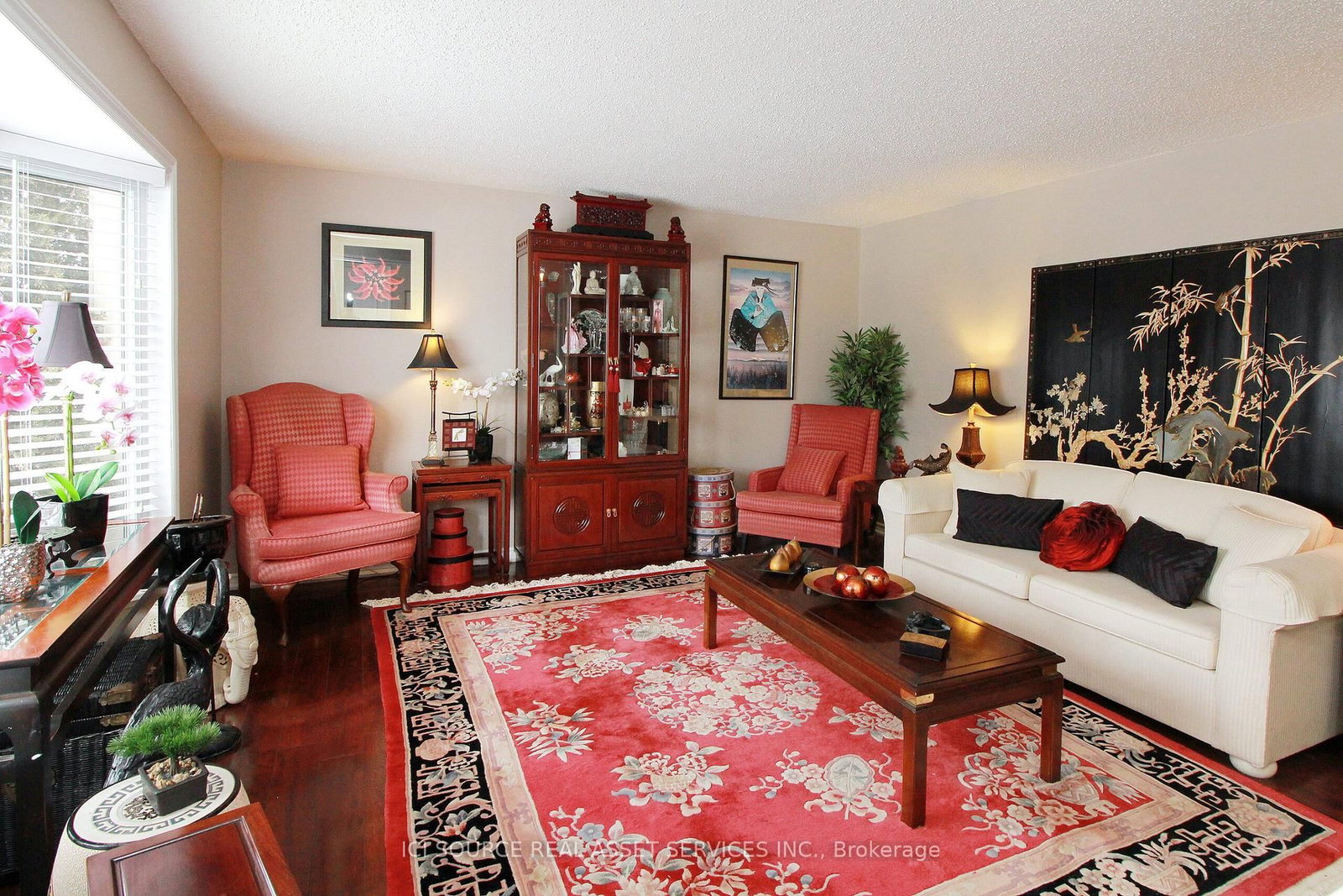Listing Image 4
