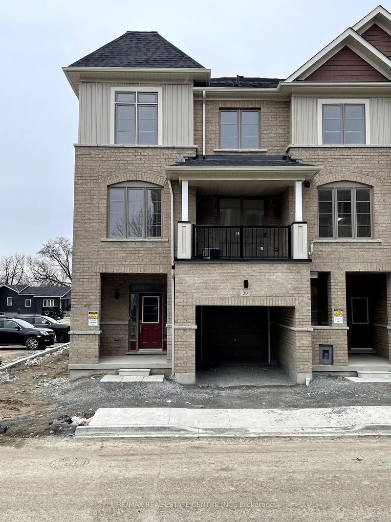 home for lease on 29 Waterside Way