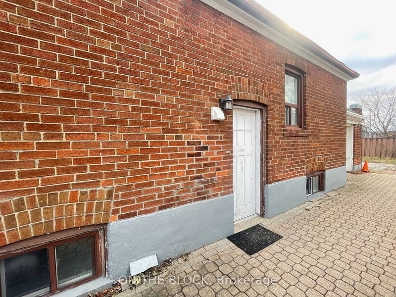 216 Donlands Ave, Toronto, M4J 3R1 | Image 3