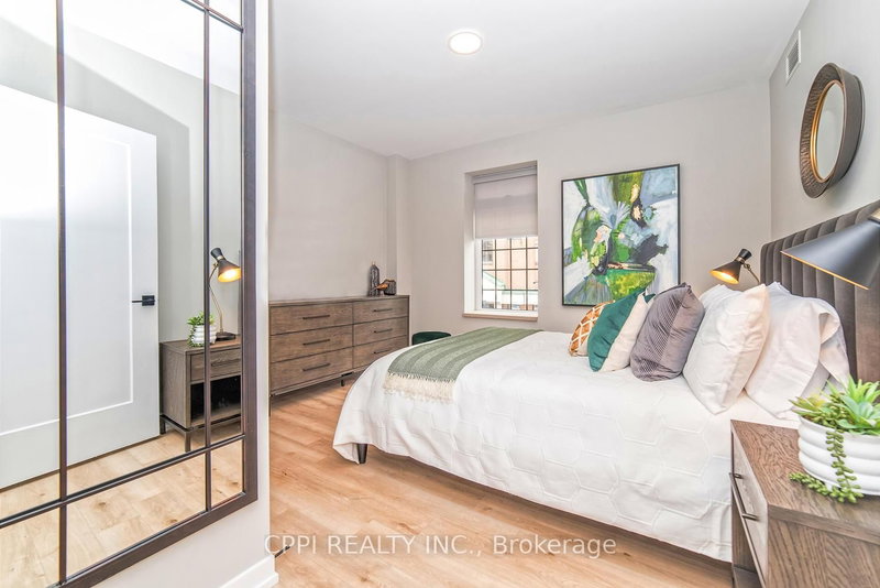 220 - 70 King St E, Oshawa, L1H 0A2 | Image 2