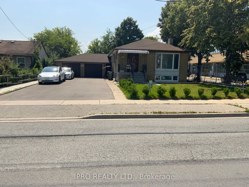 home for lease on # Upper-1132 Warden Avenue