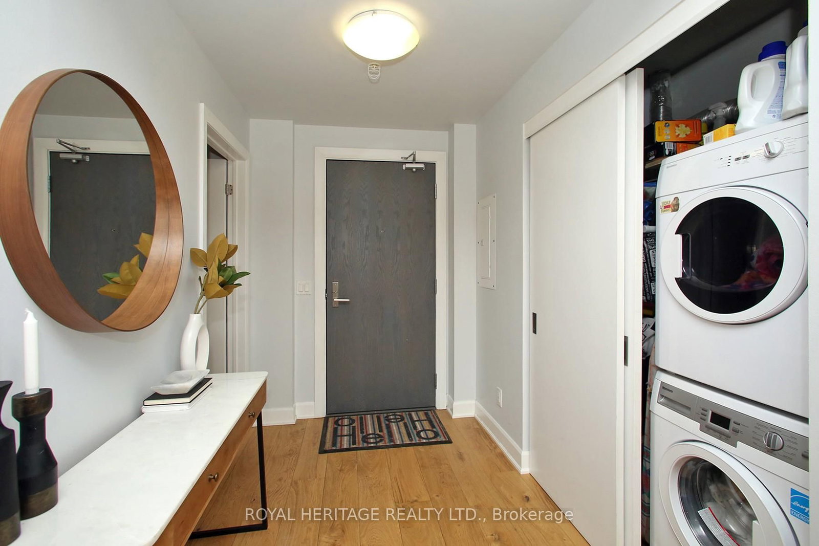 Listing Image 4