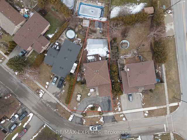 755 Down Crescent