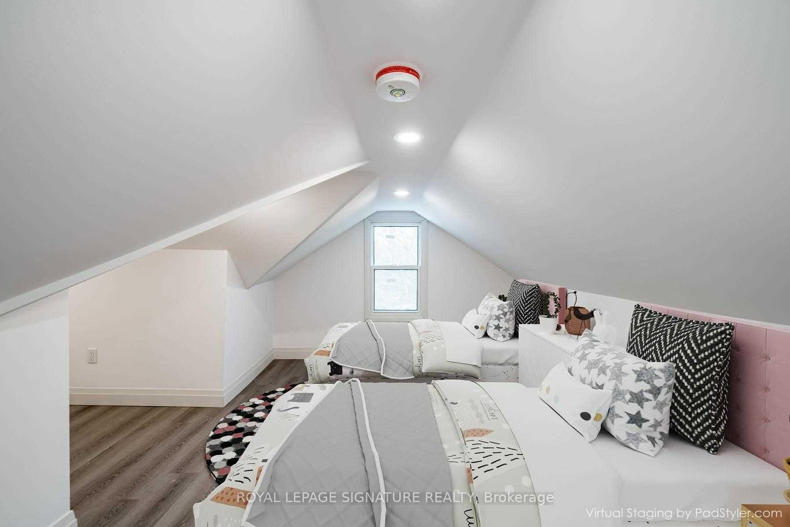 Listing Image 7