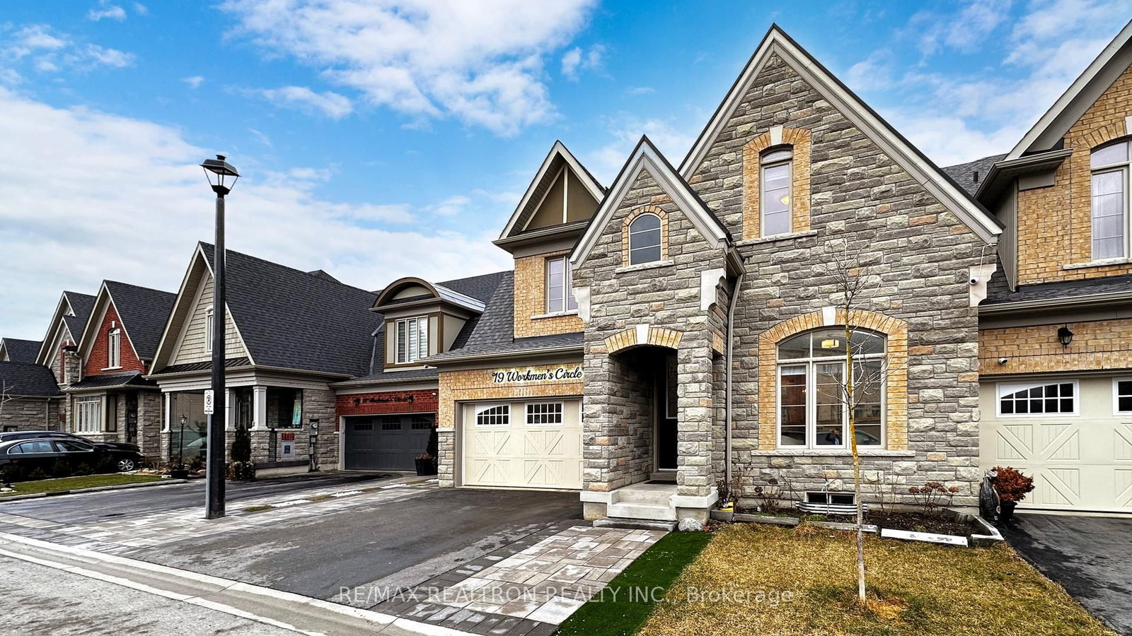 19 Workmens Circle - Photo 2