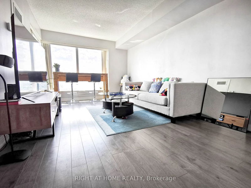 home for lease on 2116-181 Village Green Square
