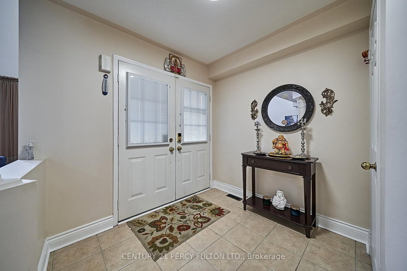 1081 Langford St, Oshawa, L1K 2V9 | Image 3