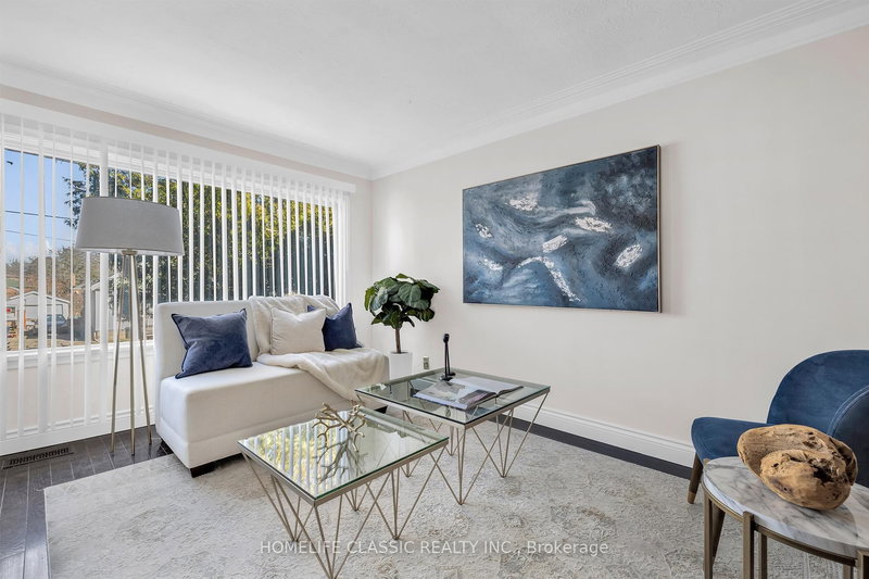 54 S Woodrow Blvd, Toronto, M1N 3L6 | Image 3