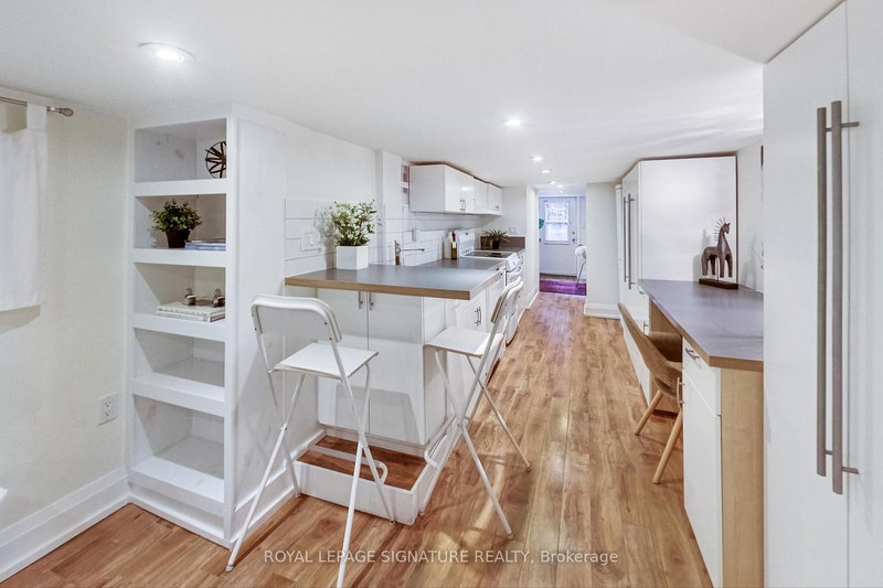 Lower - 6 King Edward Ave, Toronto, M4C 5J6 | Image 2