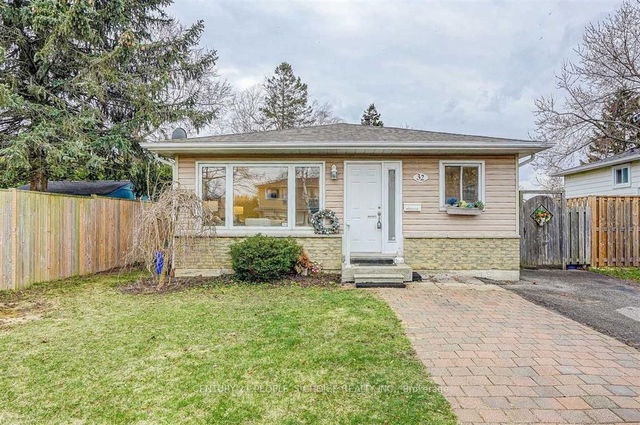32 Swanston Crescent