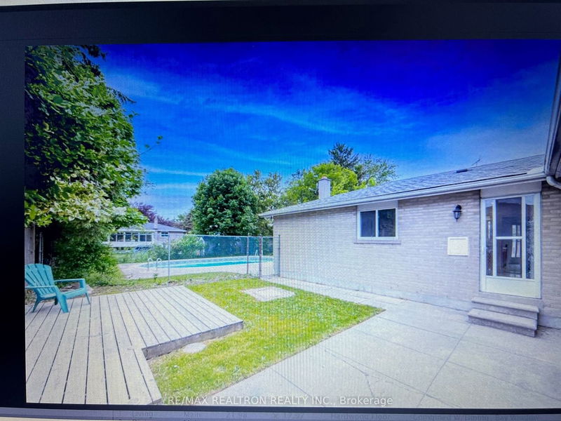 home for lease on Main Fl-34 Pineslope Crescent