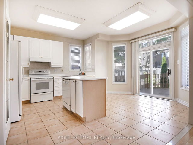 1828 Holbrook Court
